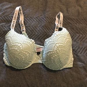 Victoria’s Secret bra lightly lined